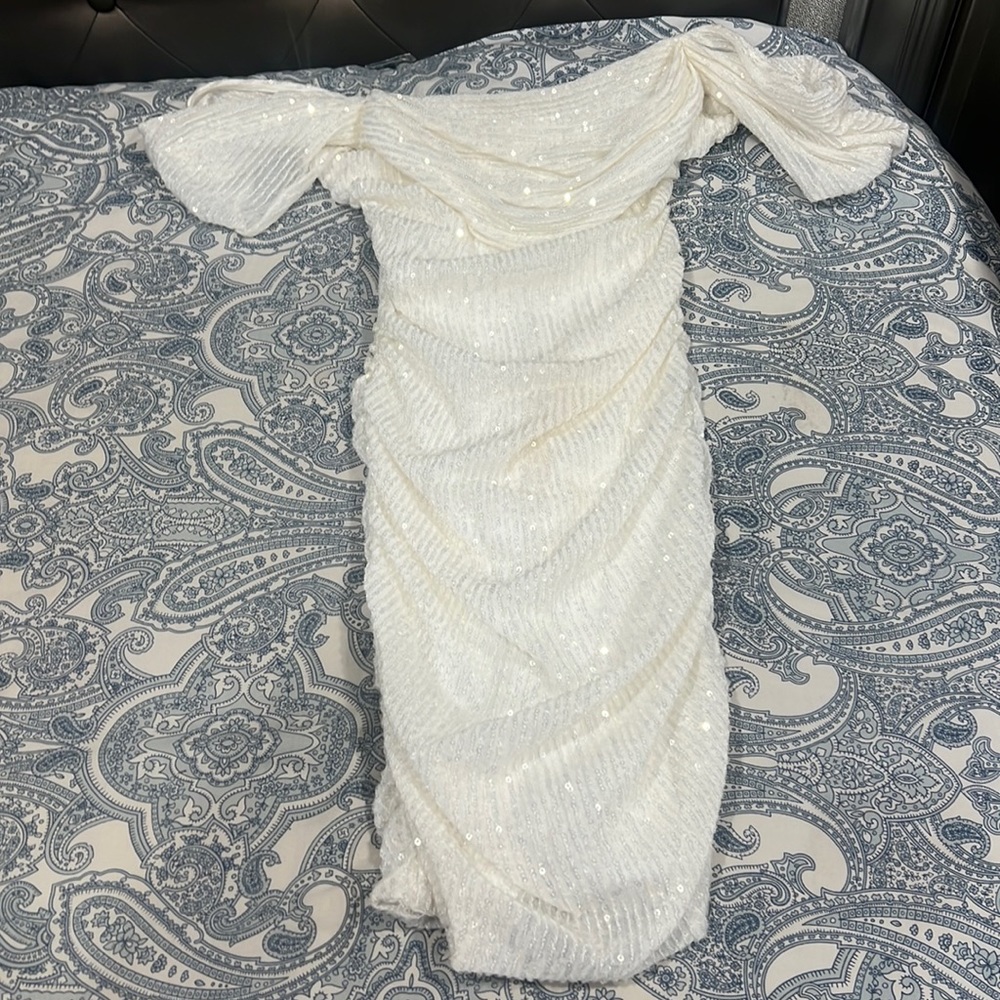 hello molly white sequins dress size S (us 4).         only worn once